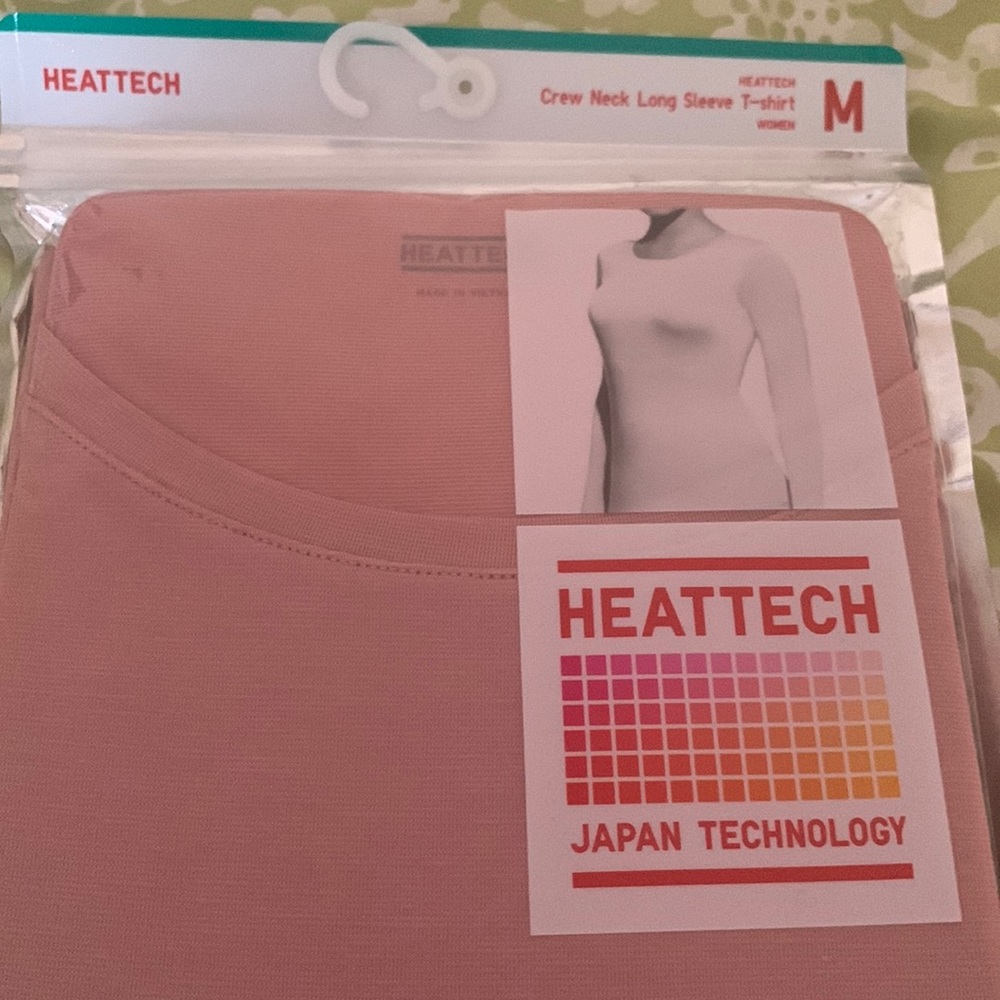 NWT! Uniqlo Heattech scoop neck short sleeve t-shirt  (XS)